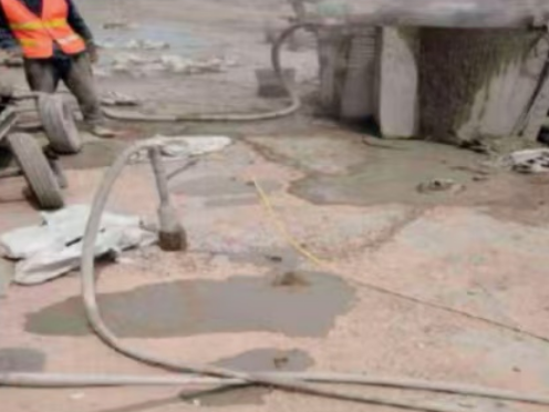 伽师水泥混凝土路面板底注浆技术 路面脱空注浆整治方案