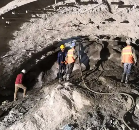 伽师拱顶带模注浆料的施工流程及注意事项